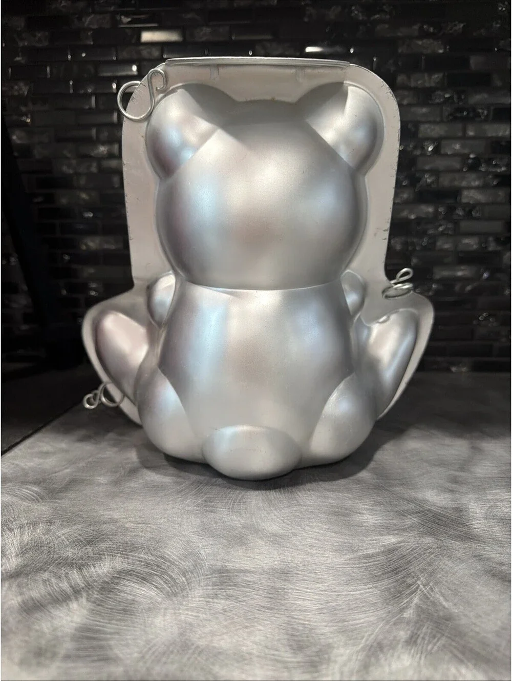 Wilton Stand Up Cuddly Bear Birthday Cake Pan Set Aluminum 2 Pc 2105-603